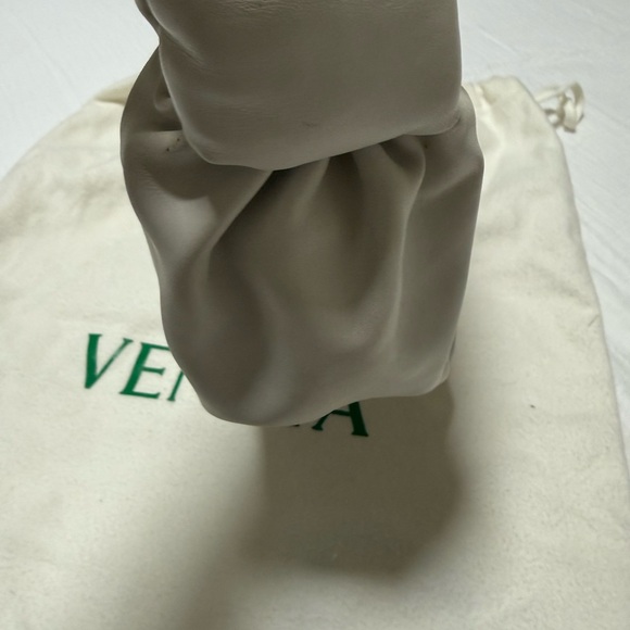 Bottega Veneta Knotted Shoulder Hobo in Light Gray - Picture 3 of 8